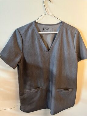 FIGS Women's V-Neck Scrub Top in Graphite
